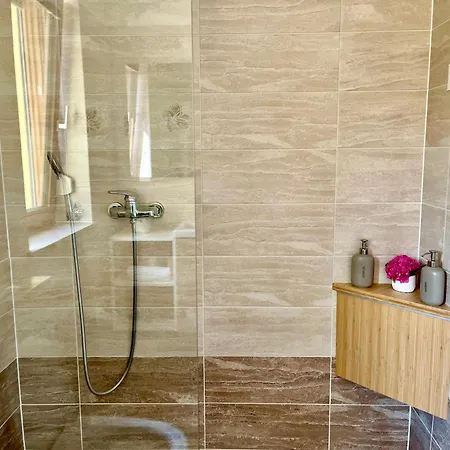 Cozy & Chic - With A Private Patio Apartma Kobarid