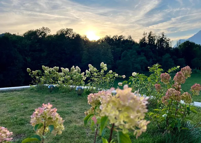 Cozy & Chic - With A Private Patio *