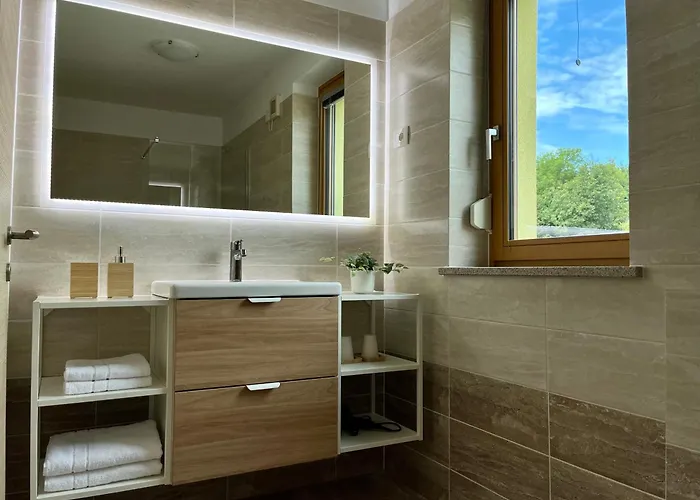 Cozy & Chic - With A Private Patio