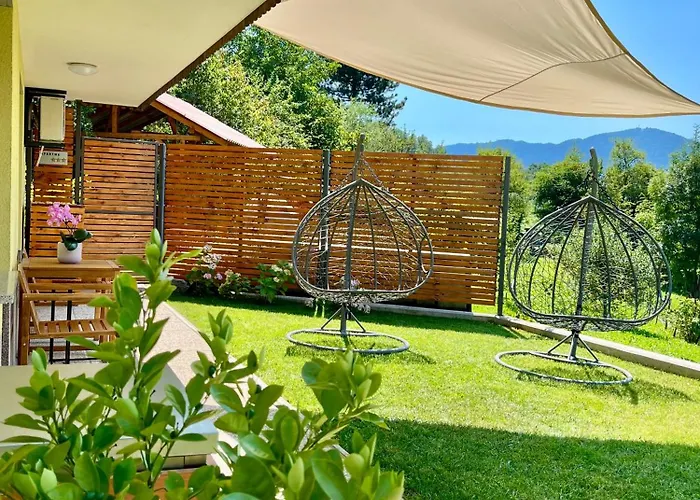 Cozy & Chic - With A Private Patio